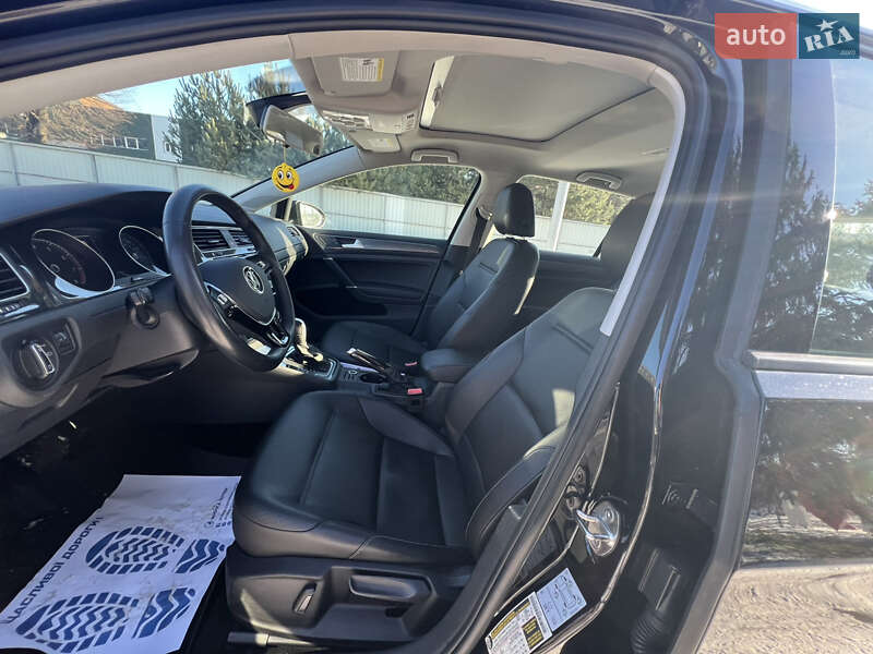 Хетчбек Volkswagen Golf 2019 в Луцьку