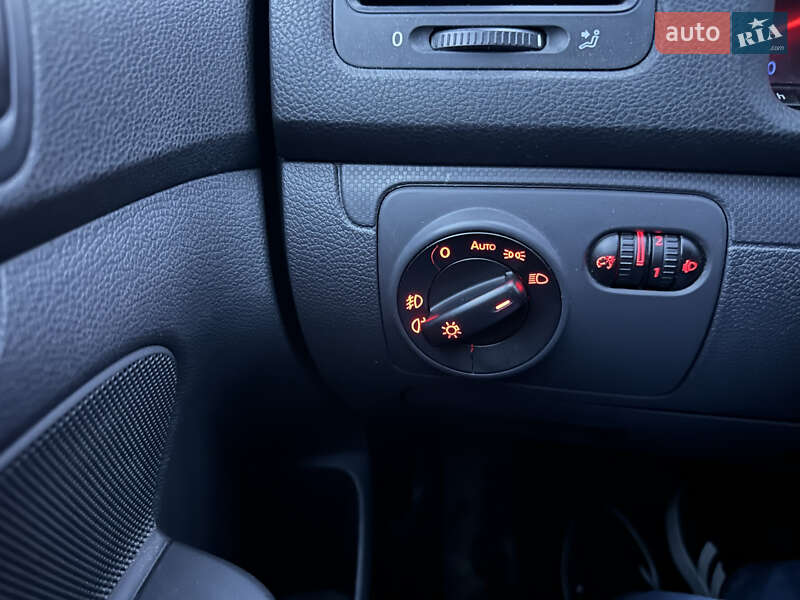 Хетчбек Volkswagen Golf 2008 в Вінниці