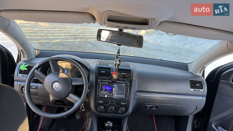 Хетчбек Volkswagen Golf 2004 в Тернополі