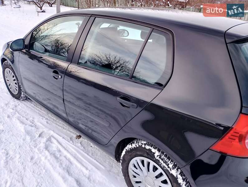 Хетчбек Volkswagen Golf 2005 в Конотопі
