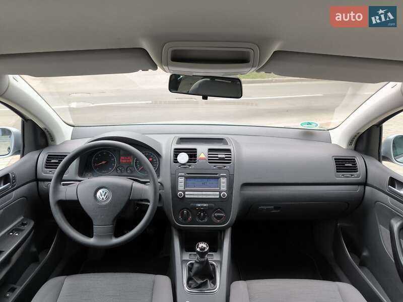 Хетчбек Volkswagen Golf 2006 в Черкасах