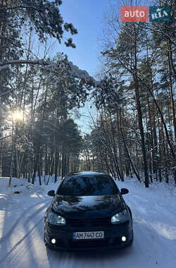 Хетчбек Volkswagen Golf 2004 в Звягелі