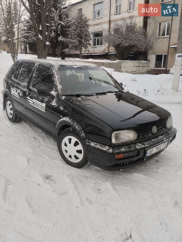 Хетчбек Volkswagen Golf 1996 в Краснокутську