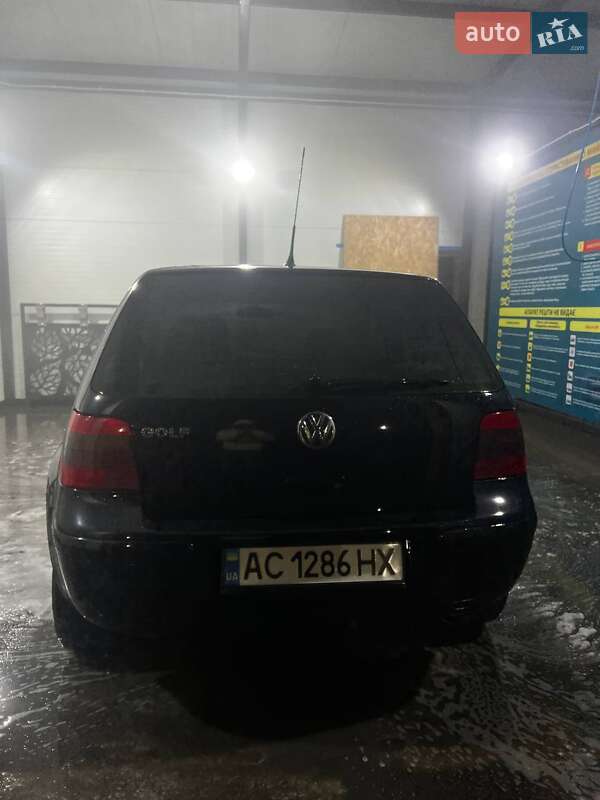 Хэтчбек Volkswagen Golf 2002 в Камне-Каширском