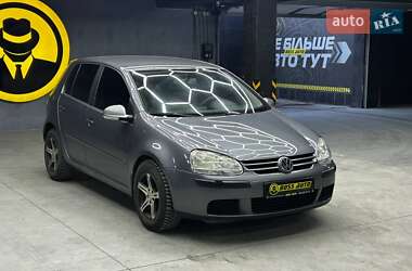 Хэтчбек Volkswagen Golf 2004 в Черновцах