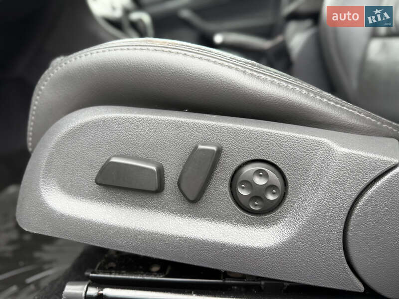 Універсал Volkswagen Golf 2011 в Володимирі