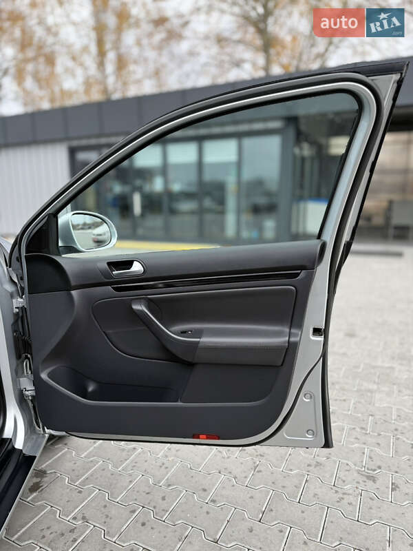 Універсал Volkswagen Golf 2011 в Володимирі