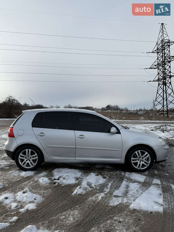 Хетчбек Volkswagen Golf 2008 в Запоріжжі