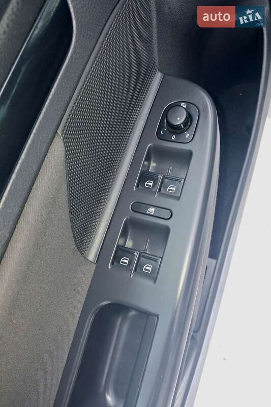 Хэтчбек Volkswagen Golf 2008 в Дубно