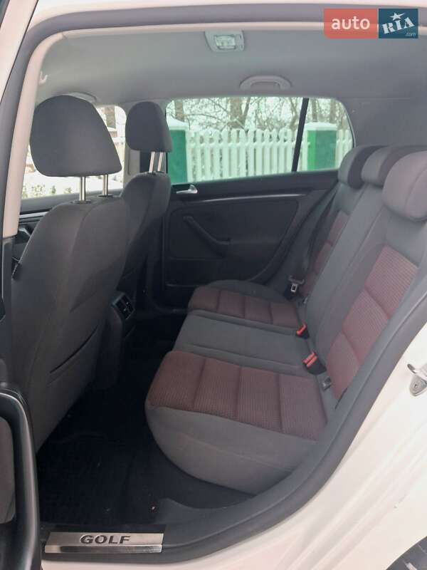 Хэтчбек Volkswagen Golf 2008 в Дубно