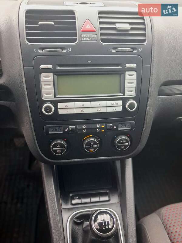 Хэтчбек Volkswagen Golf 2008 в Дубно