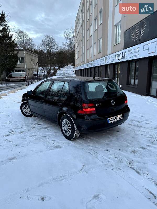 Хэтчбек Volkswagen Golf 2001 в Горохове