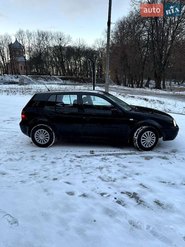 Хэтчбек Volkswagen Golf 2001 в Горохове