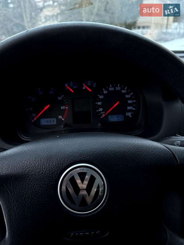 Хэтчбек Volkswagen Golf 2001 в Горохове