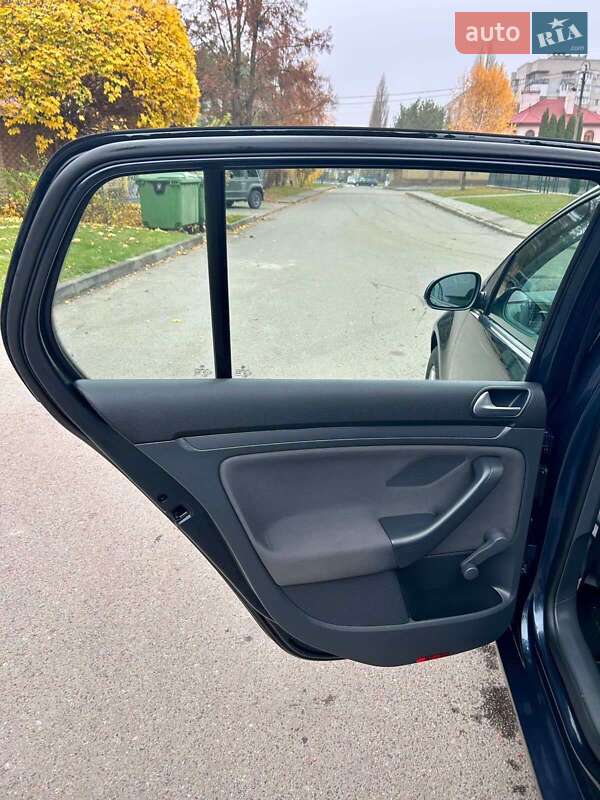 Хэтчбек Volkswagen Golf 2008 в Луцке