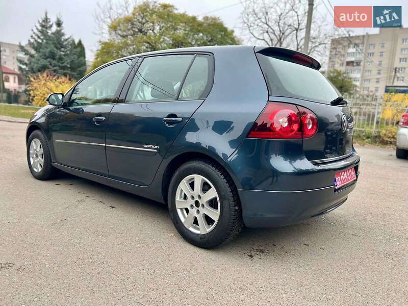 Хэтчбек Volkswagen Golf 2008 в Луцке