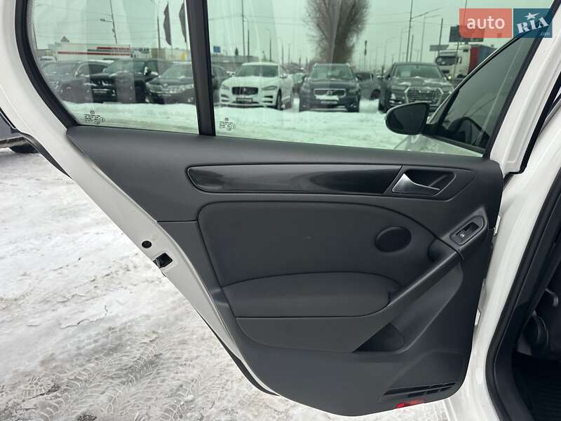 Хетчбек Volkswagen Golf 2012 в Києві