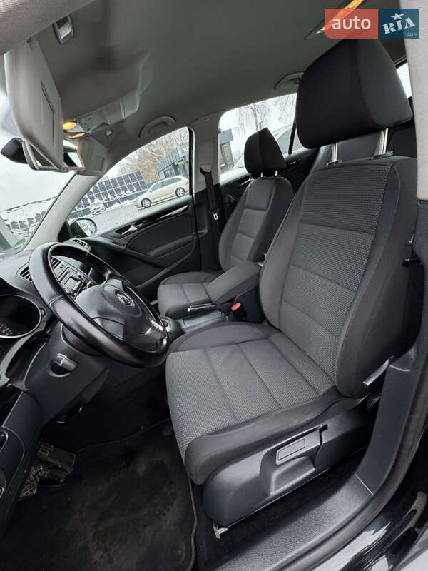 Хэтчбек Volkswagen Golf 2009 в Владимире