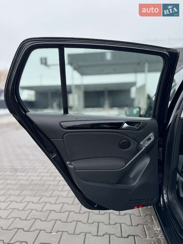 Хэтчбек Volkswagen Golf 2009 в Владимире