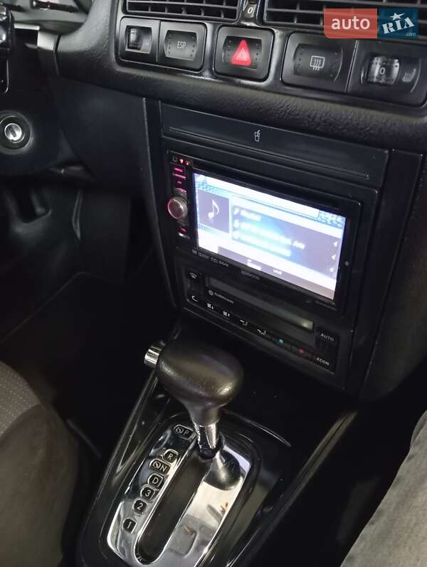 Хетчбек Volkswagen Golf 2002 в Чернівцях