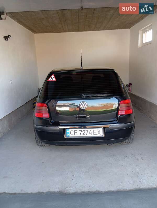 Хетчбек Volkswagen Golf 2002 в Чернівцях