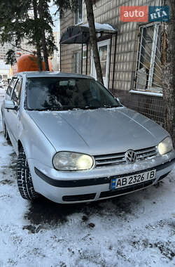 Хэтчбек Volkswagen Golf 2001 в Киеве