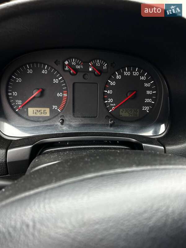 Хэтчбек Volkswagen Golf 1998 в Жовкве