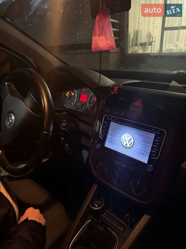 Хэтчбек Volkswagen Golf 2005 в Вышгороде