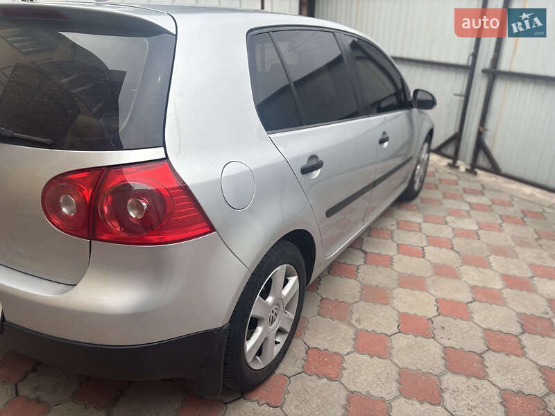 Хэтчбек Volkswagen Golf 2008 в Запорожье