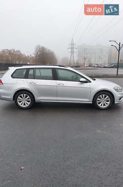 Универсал Volkswagen Golf 2018 в Чернигове