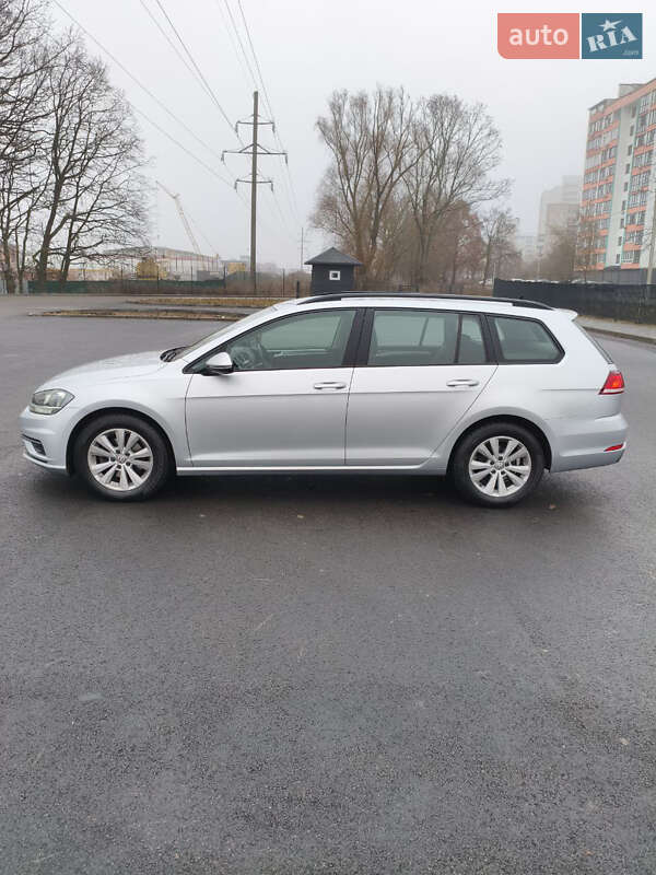 Универсал Volkswagen Golf 2018 в Чернигове