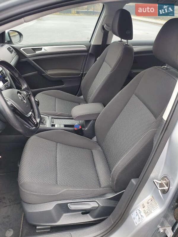 Универсал Volkswagen Golf 2018 в Чернигове