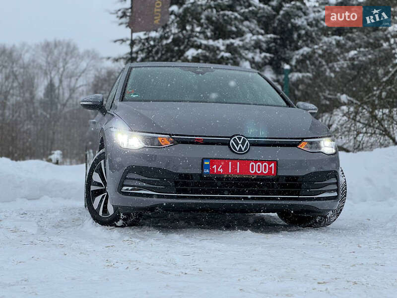 Хэтчбек Volkswagen Golf 2023 в Львове