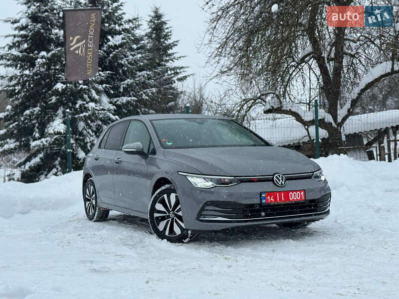 Хэтчбек Volkswagen Golf 2023 в Львове
