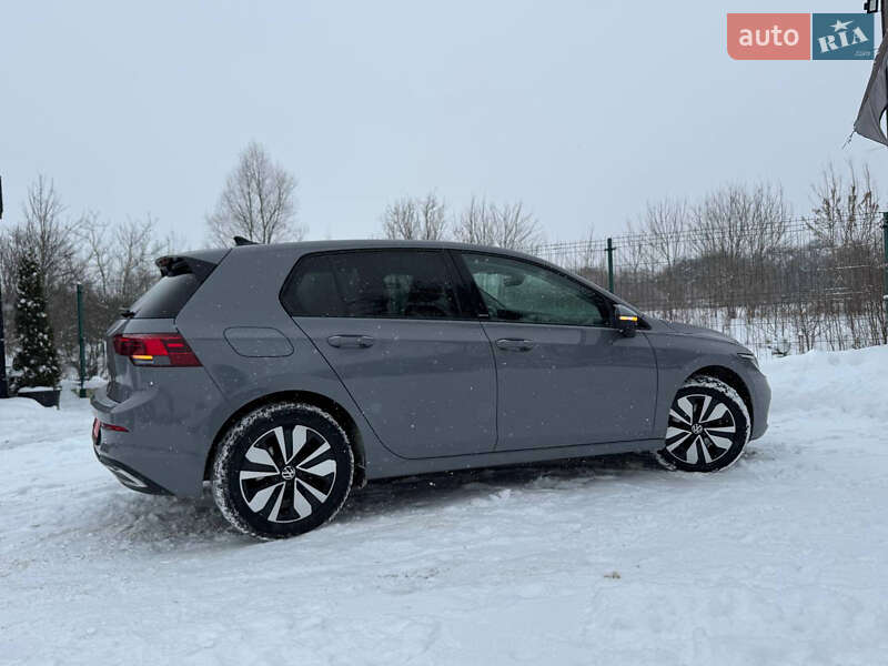 Хэтчбек Volkswagen Golf 2023 в Львове