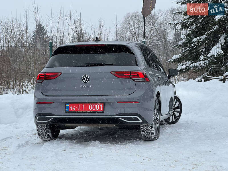 Хэтчбек Volkswagen Golf 2023 в Львове