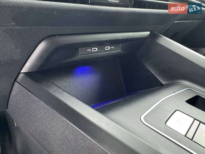 Хэтчбек Volkswagen Golf 2023 в Львове