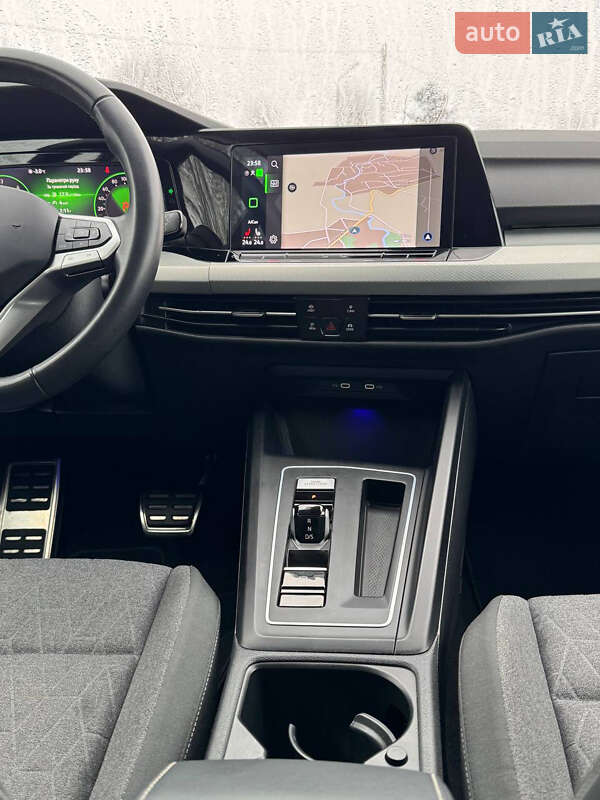 Хэтчбек Volkswagen Golf 2023 в Львове