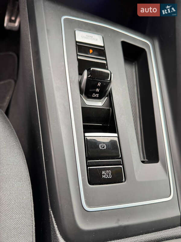 Хэтчбек Volkswagen Golf 2023 в Львове