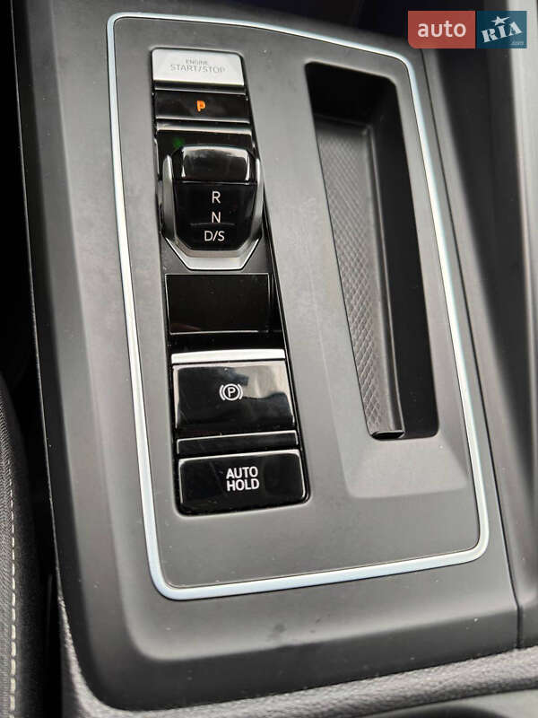 Хэтчбек Volkswagen Golf 2023 в Львове