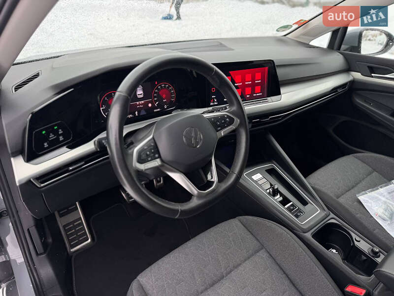 Хэтчбек Volkswagen Golf 2023 в Львове