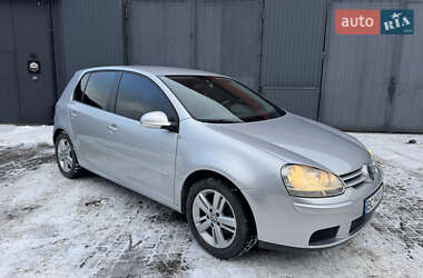 Хэтчбек Volkswagen Golf 2005 в Львове