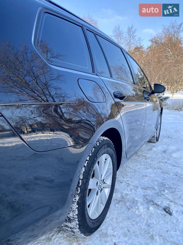 Универсал Volkswagen Golf 2015 в Киеве