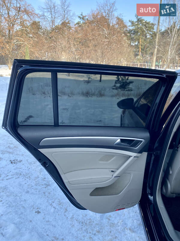 Универсал Volkswagen Golf 2015 в Киеве