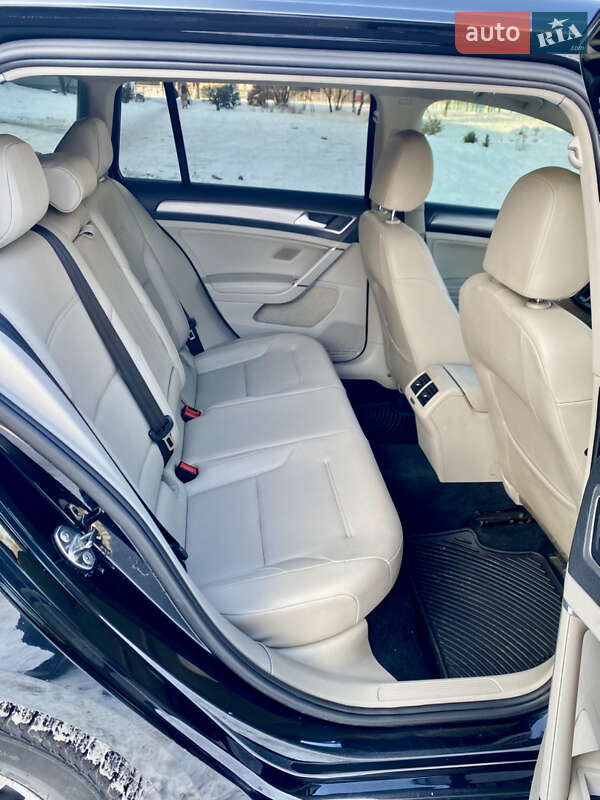 Универсал Volkswagen Golf 2015 в Киеве