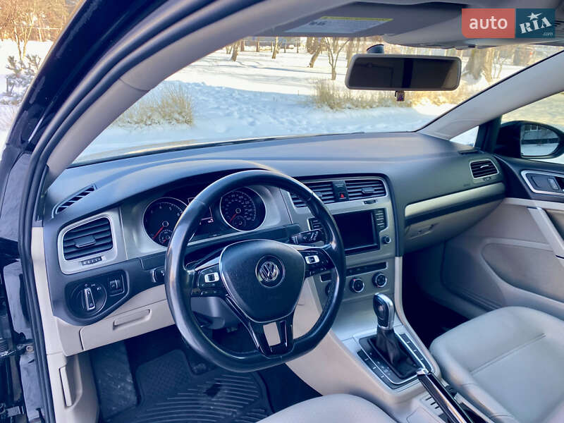 Универсал Volkswagen Golf 2015 в Киеве