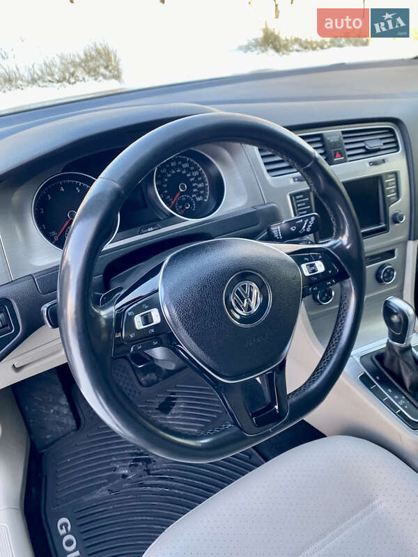 Универсал Volkswagen Golf 2015 в Киеве