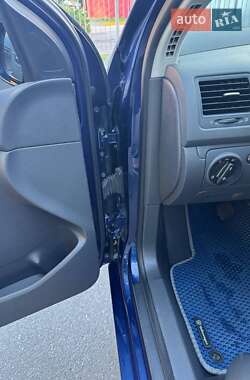 Хэтчбек Volkswagen Golf 2005 в Киеве