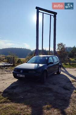 Хетчбек Volkswagen Golf 2000 в Цумані