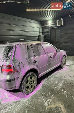 Хетчбек Volkswagen Golf 2002 в Житомирі